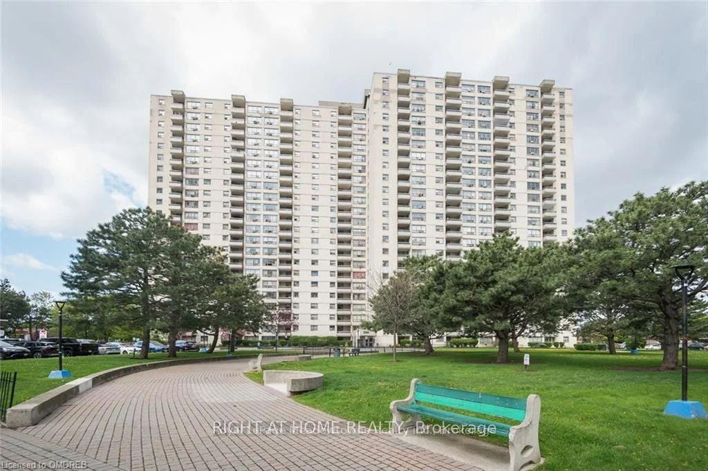 390-dixon-road-w-etobicoke-ontario-w13001874