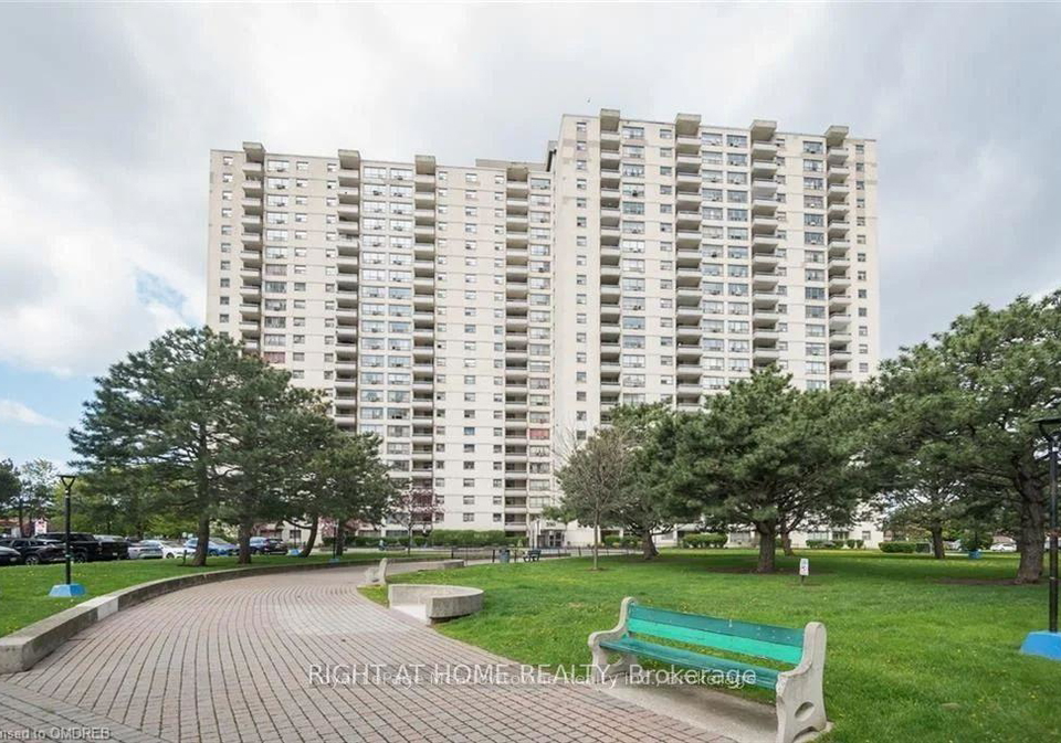 390-dixon-road-w-etobicoke-ontario-w13001874
