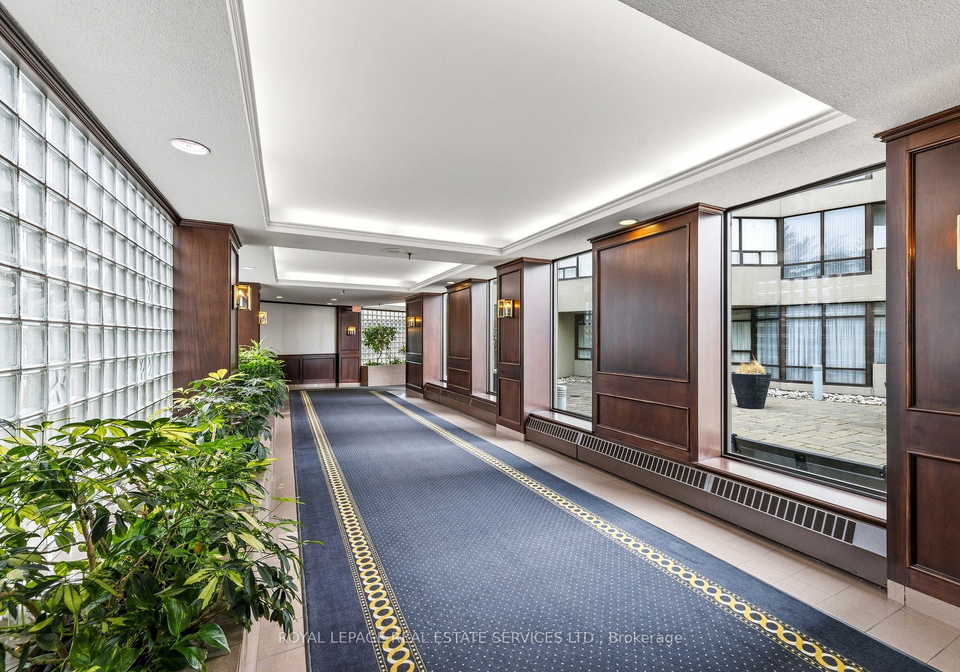 1300-islington-avenue-etobicoke-ontario-w13002160