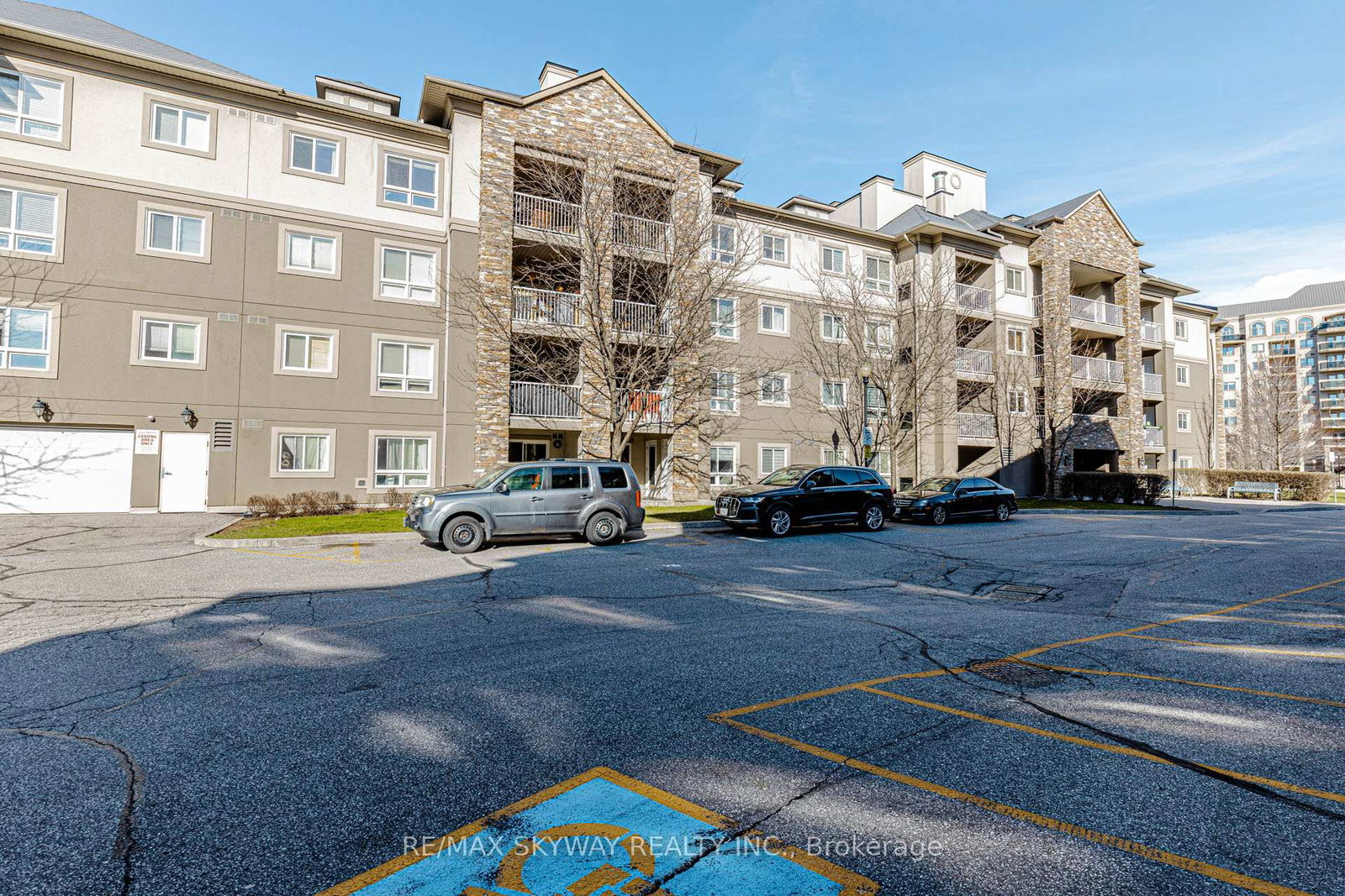 8-dayspring-circle-brampton-ontario-w13002650