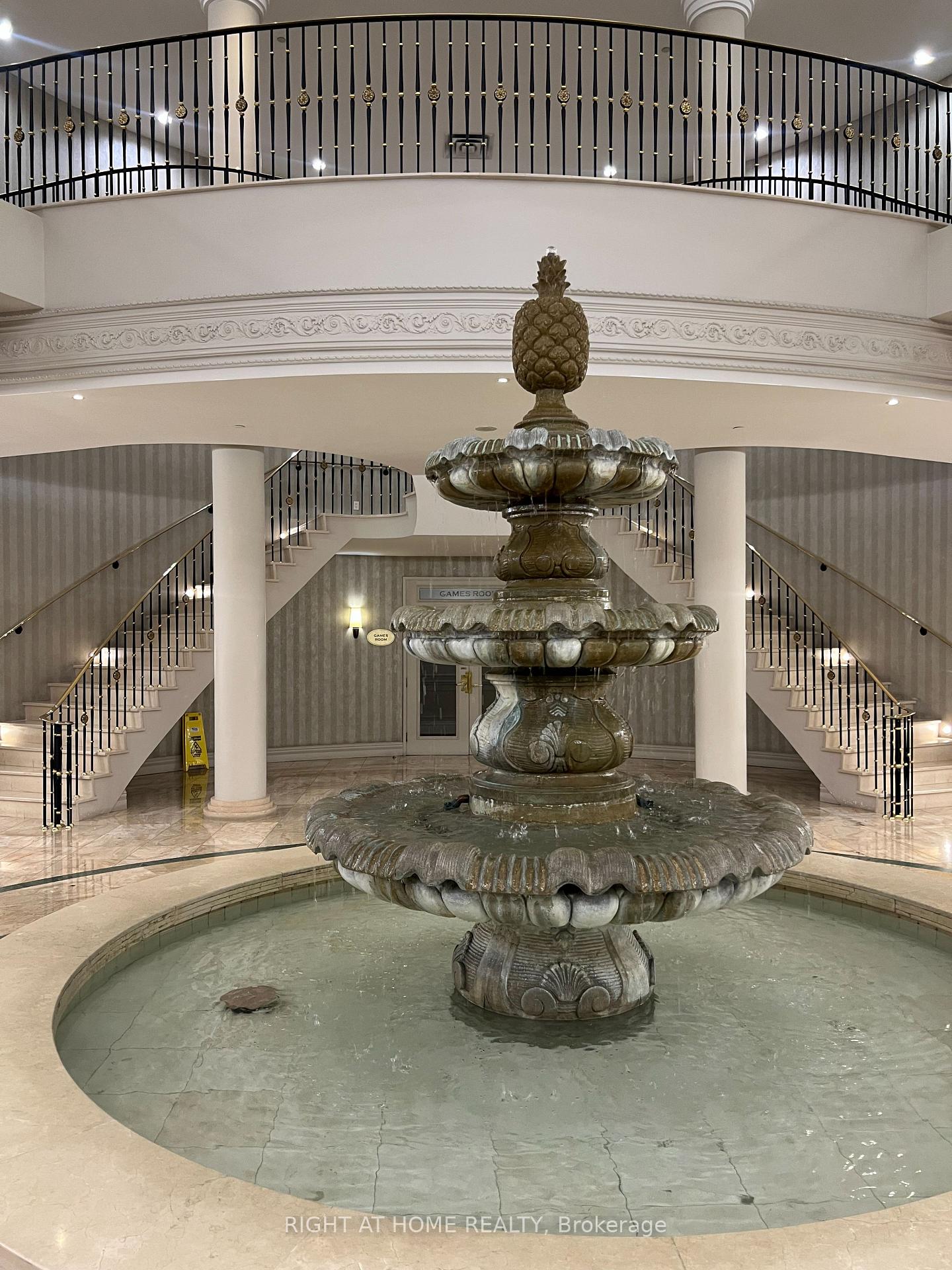 25-kingsbridge-garden-circle-mississauga-ontario-w13002744