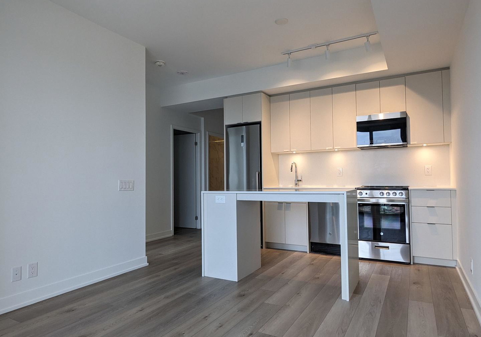 1660-bloor-street-w-toronto-ontario-w13003430