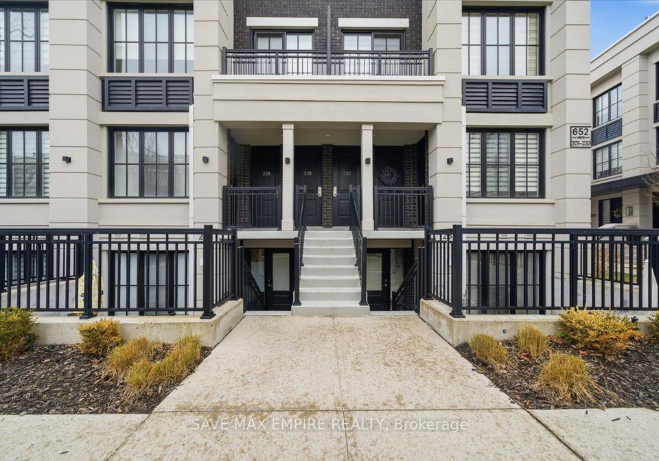 652-cricklewood-drive-mississauga-ontario-w13003498