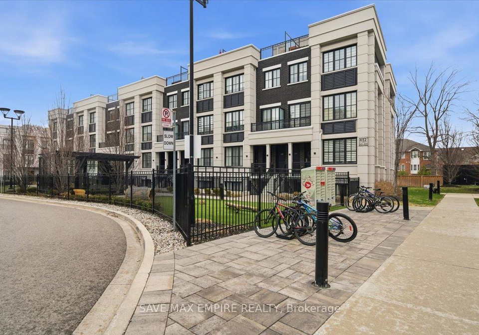 652-cricklewood-drive-mississauga-ontario-w13003498