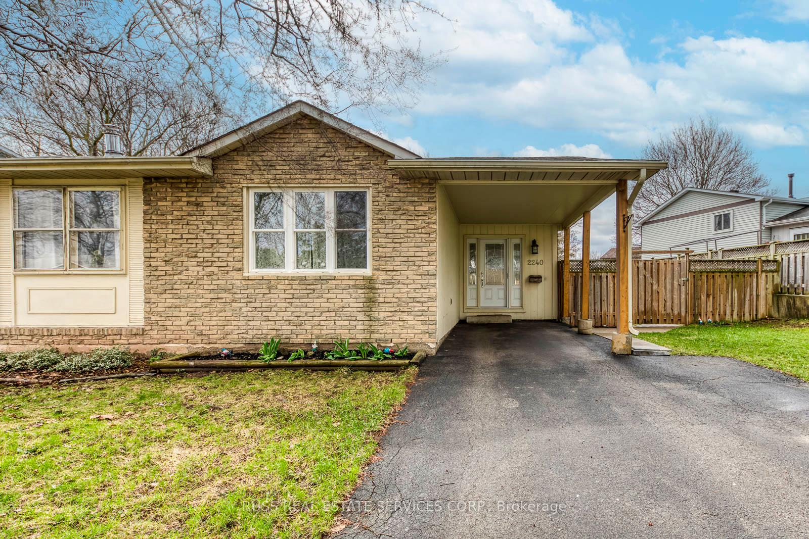 2240-manchester-drive-burlington-ontario-w13004002