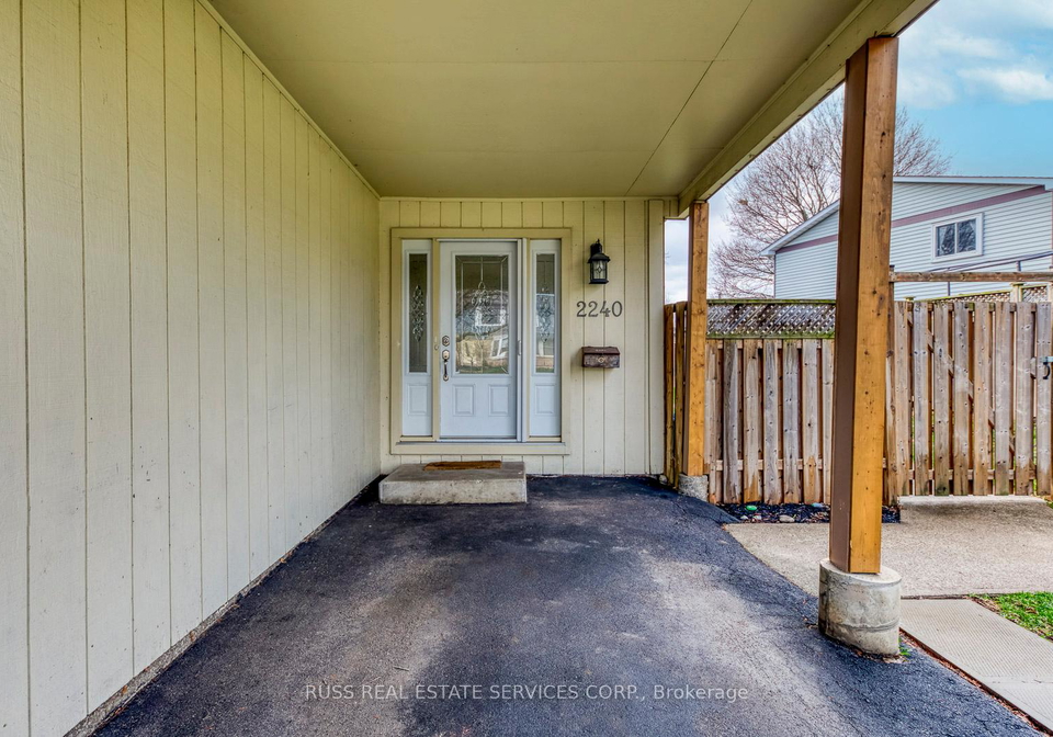 2240-manchester-drive-burlington-ontario-w13004002