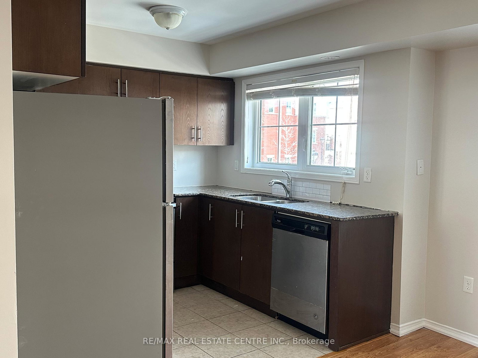 247post-road-oakville-ontario-w13004716