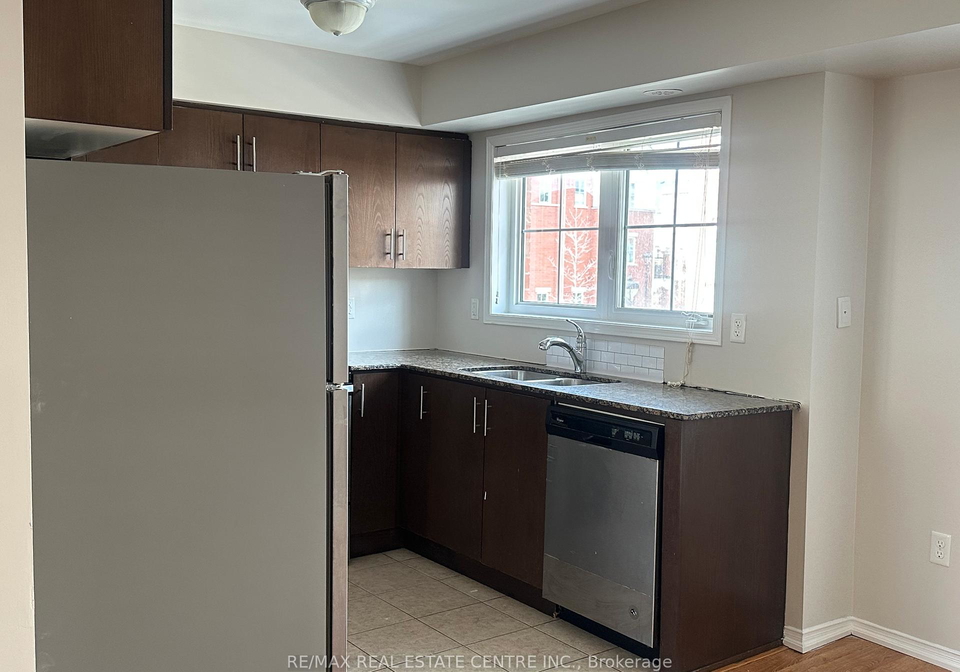 247post-road-oakville-ontario-w13004716