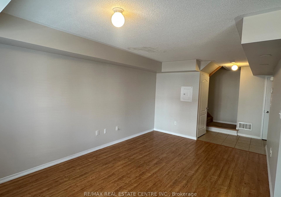 247post-road-oakville-ontario-w13004716