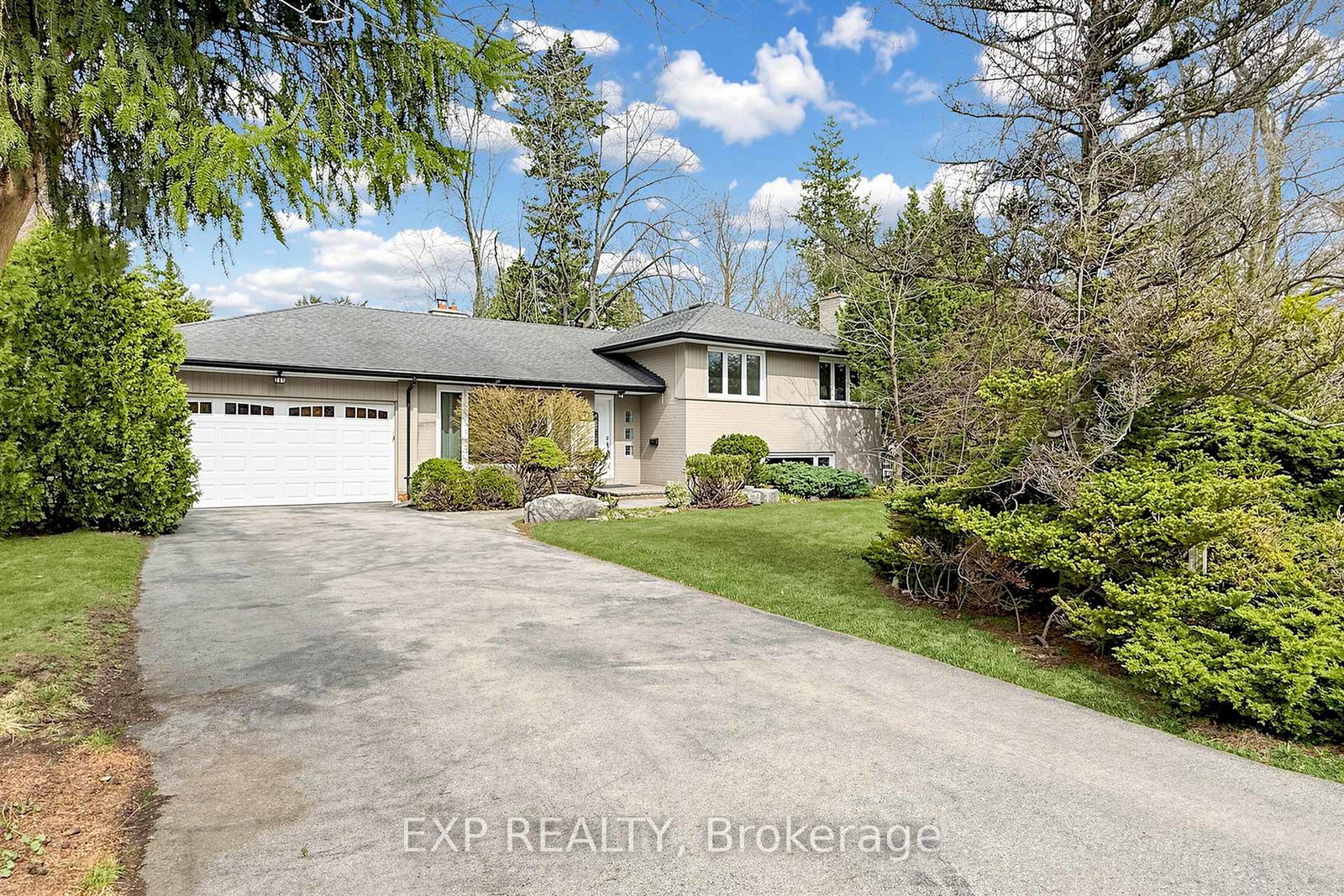 261-pinehurst-drive-oakville-ontario-w13004970