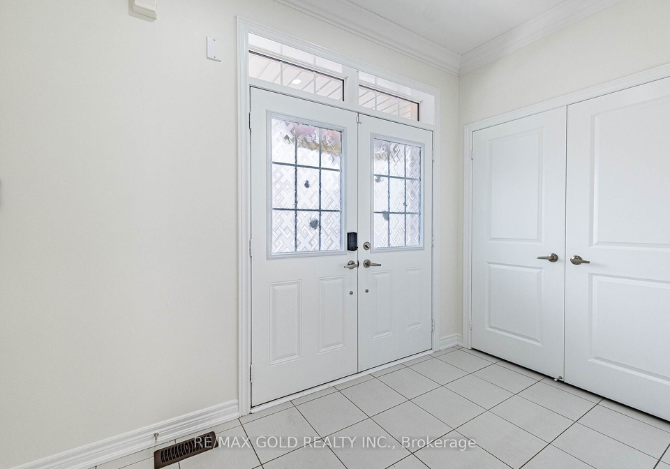 6-agosto-street-brampton-ontario-w13005466
