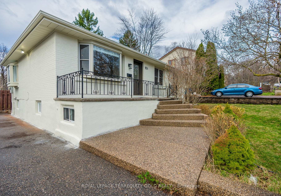 1124-kent-avenue-oakville-ontario-w13005584