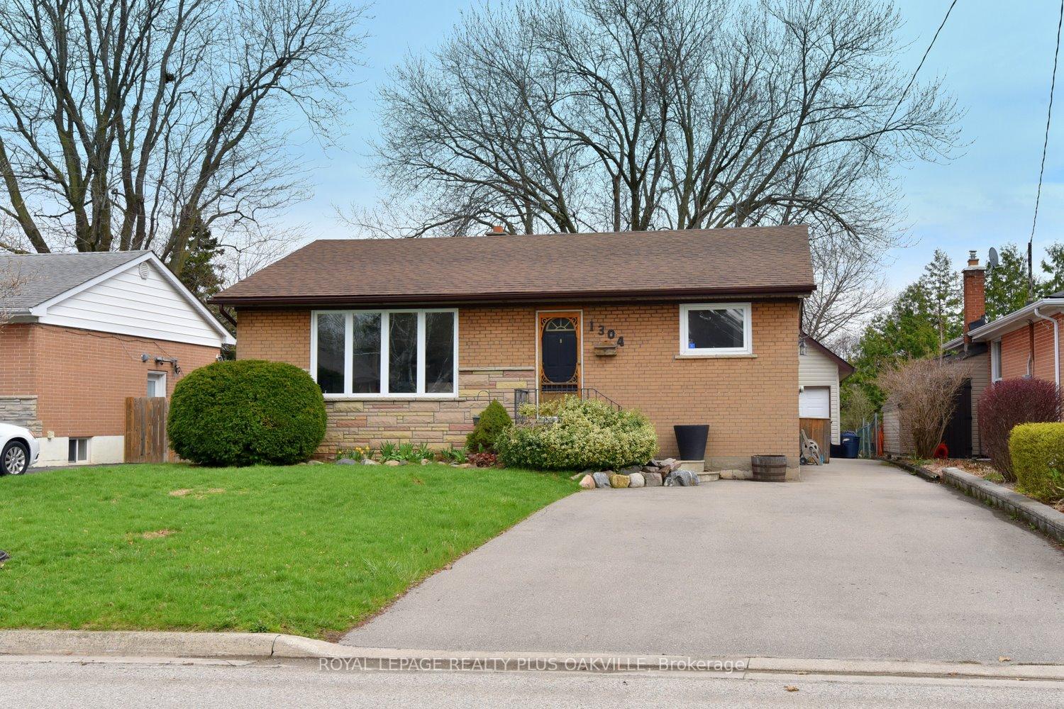 1304-bunnell-drive-burlington-ontario-w13006302