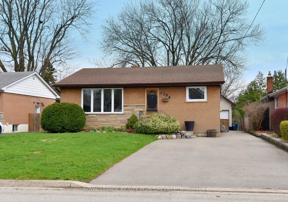 1304-bunnell-drive-burlington-ontario-w13006302