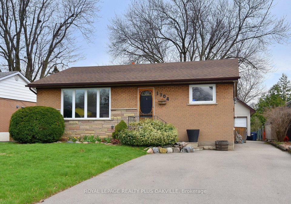1304-bunnell-drive-burlington-ontario-w13006302