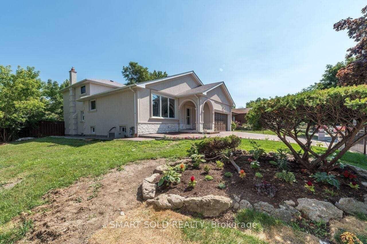 1116-pomona-court-mississauga-ontario-w13006418