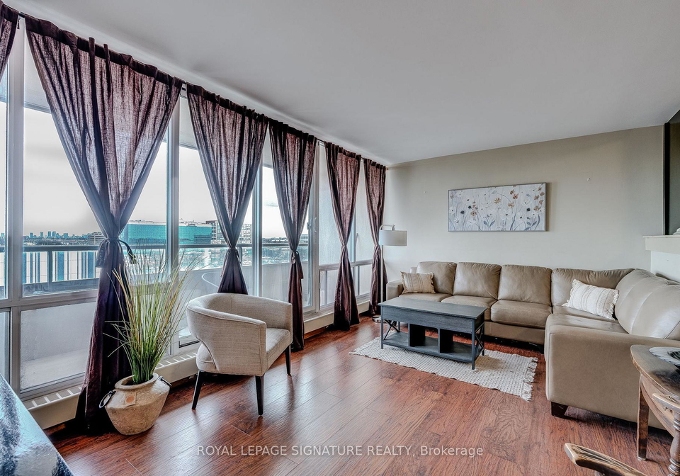 1-four-winds-drive-york-ontario-w13006754