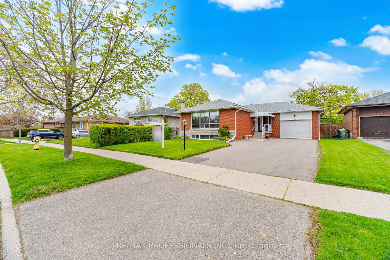 7-pettit-drive-etobicoke-ontario-w13007172