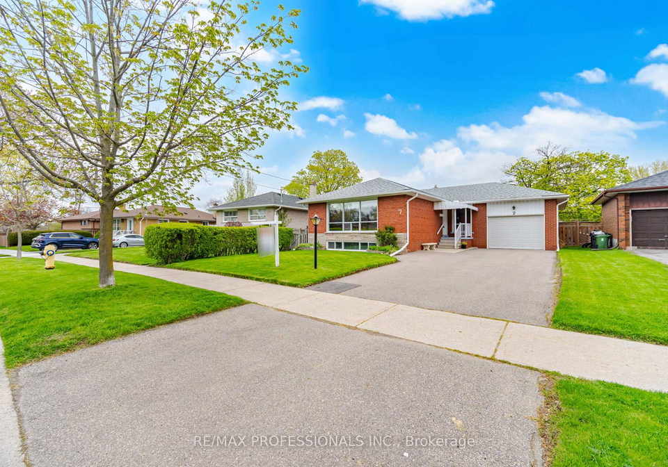 7-pettit-drive-etobicoke-ontario-w13007172