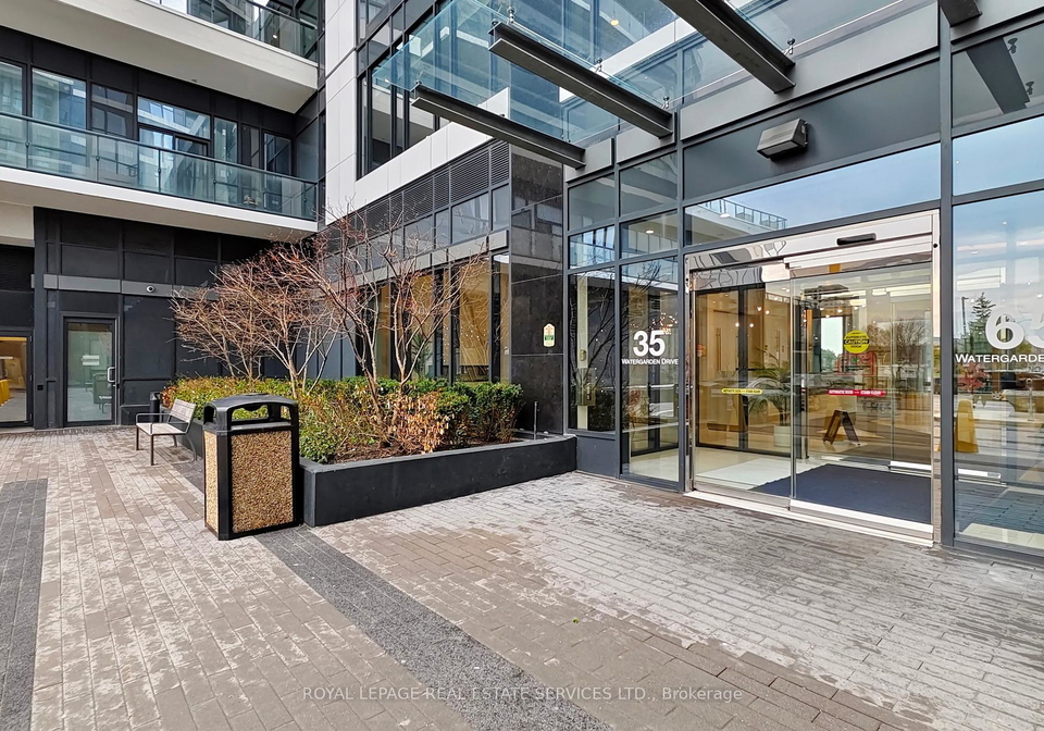 35-watergarden-dr-drive-mississauga-ontario-w13007824