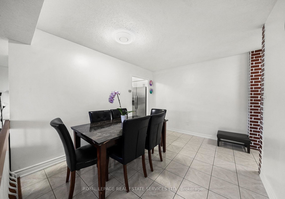 1-four-winds-drive-york-ontario-w13008536