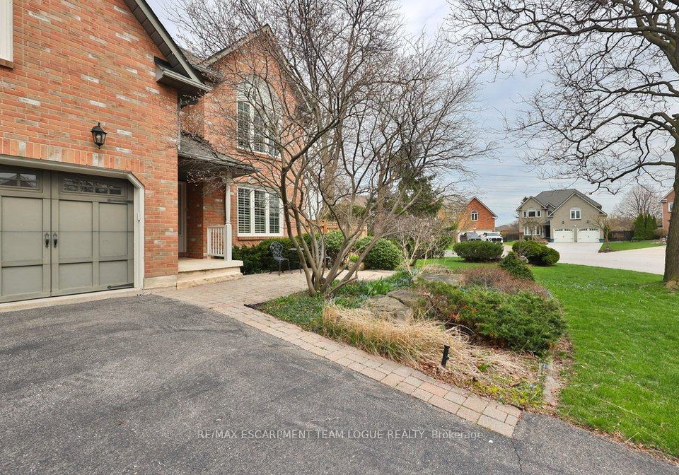 2111-kevin-crescent-burlington-ontario-w13008568