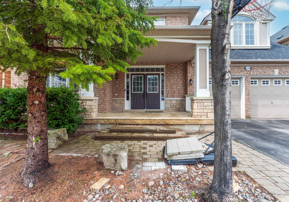2299-glazebrook-circle-oakville-ontario-w13009072