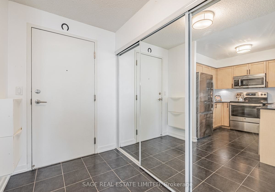 812-lansdowne-avenue-toronto-ontario-w13009342
