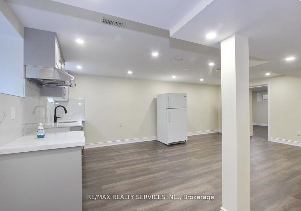 32-sanford-crescent-brampton-ontario-w13010124