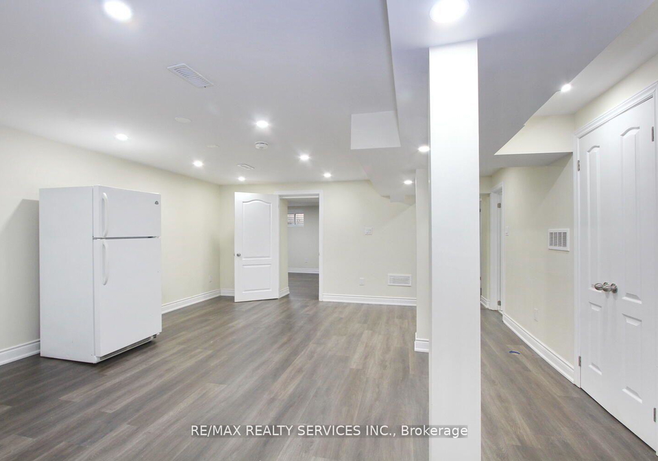 32-sanford-crescent-brampton-ontario-w13010124