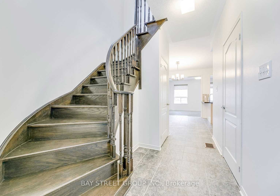 2278-stone-glen-crescent-oakville-ontario-w13010386