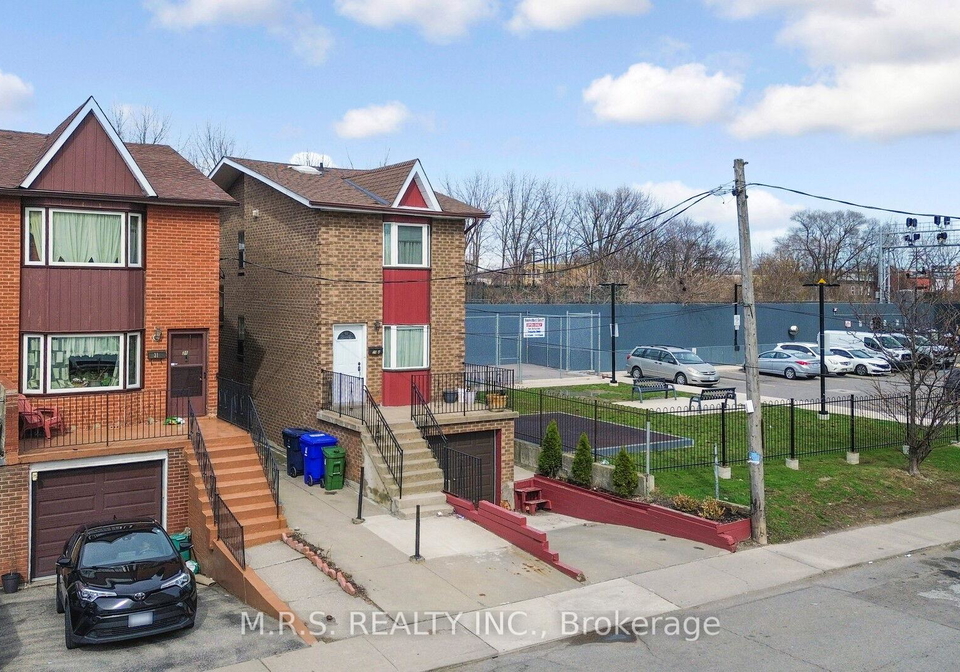 29a-south-station-street-north-york-ontario-w13010398