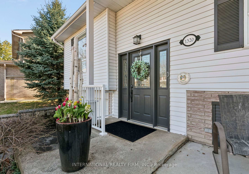 1326-roxborough-crescent-burlington-ontario-w13010454