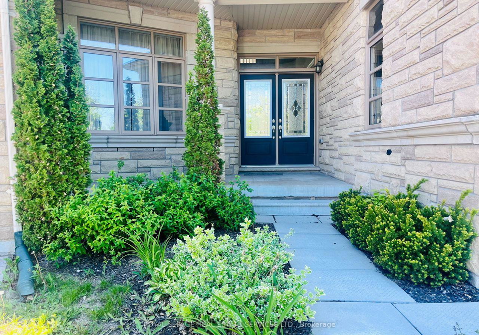 2366-chateau-common-oakville-ontario-w13010618