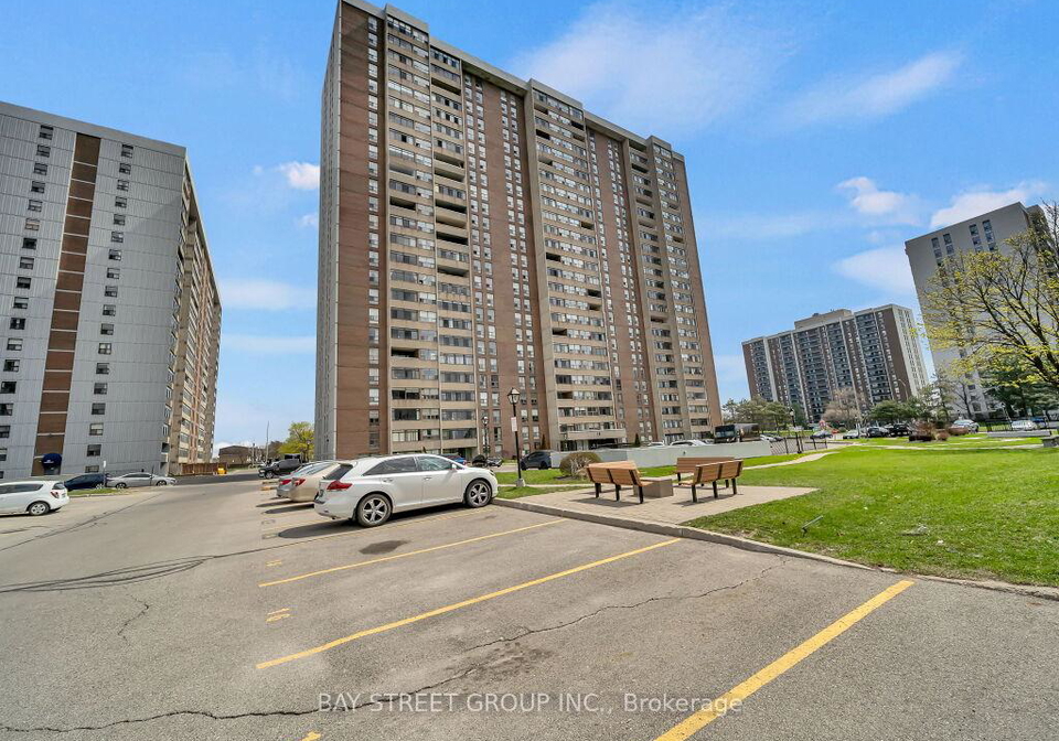 18-knightsbridge-road-brampton-ontario-w13010636