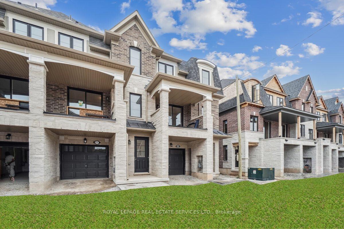 2096-fairmont-common-burlington-ontario-w13010990