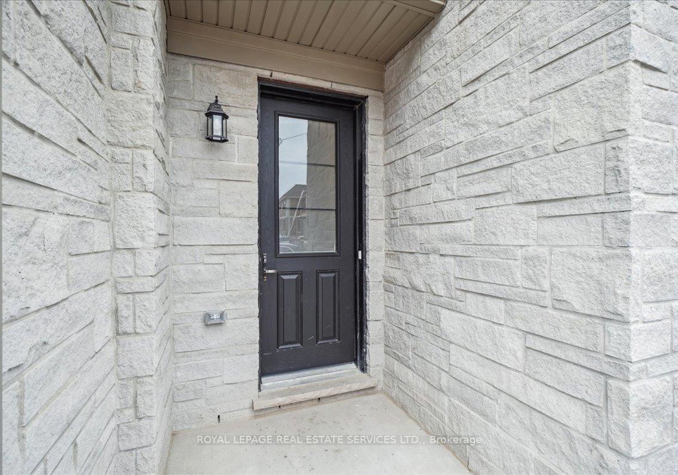 2096-fairmont-common-burlington-ontario-w13010990
