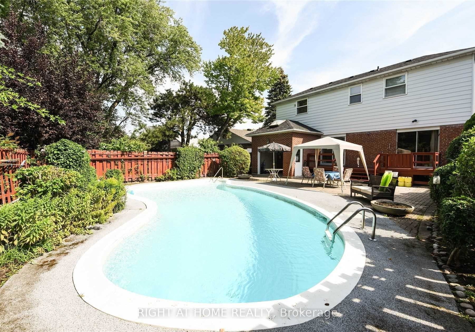 21-mitre-place-etobicoke-ontario-w13011668