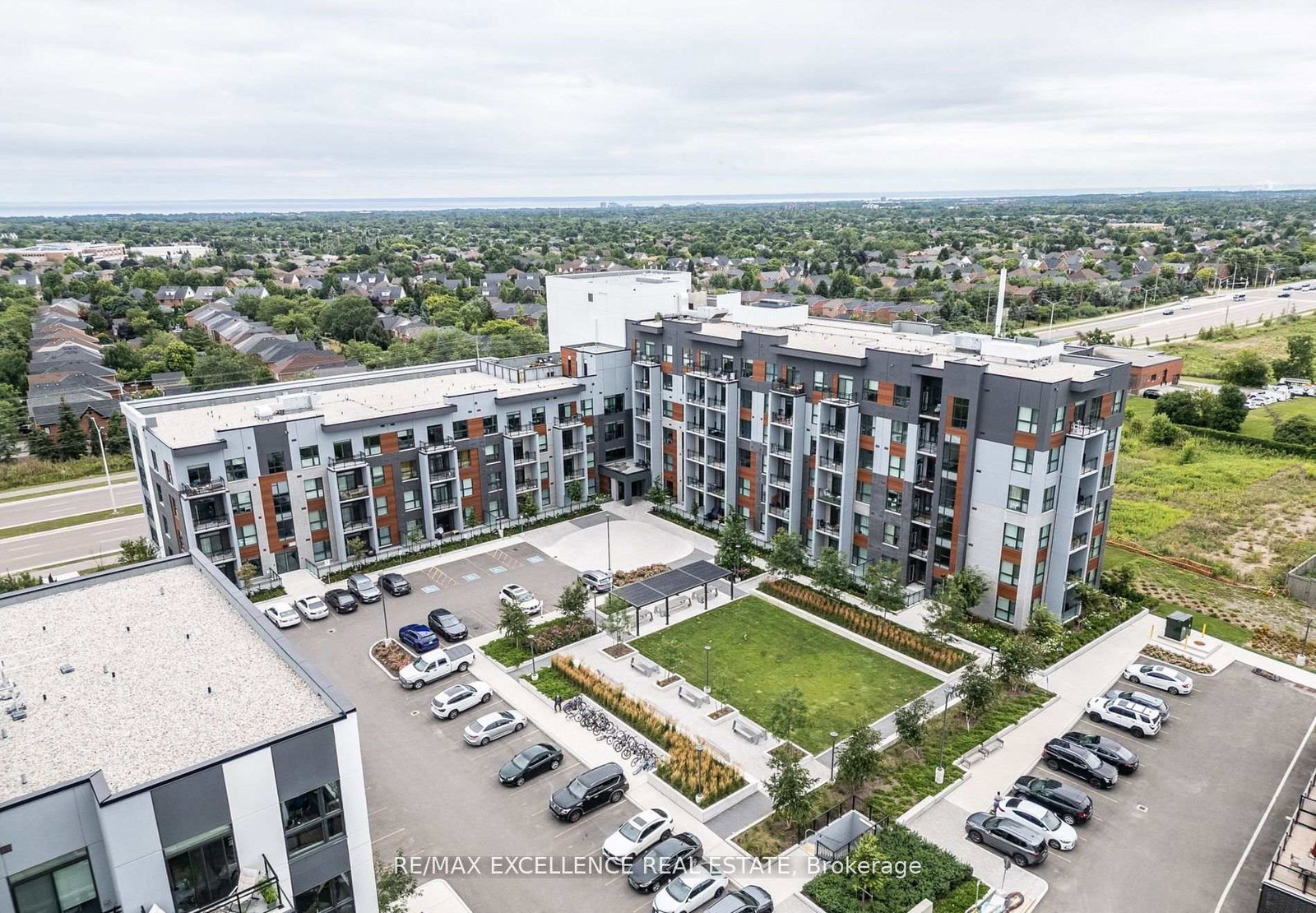 95-dundas-street-w-oakville-ontario-w13012542
