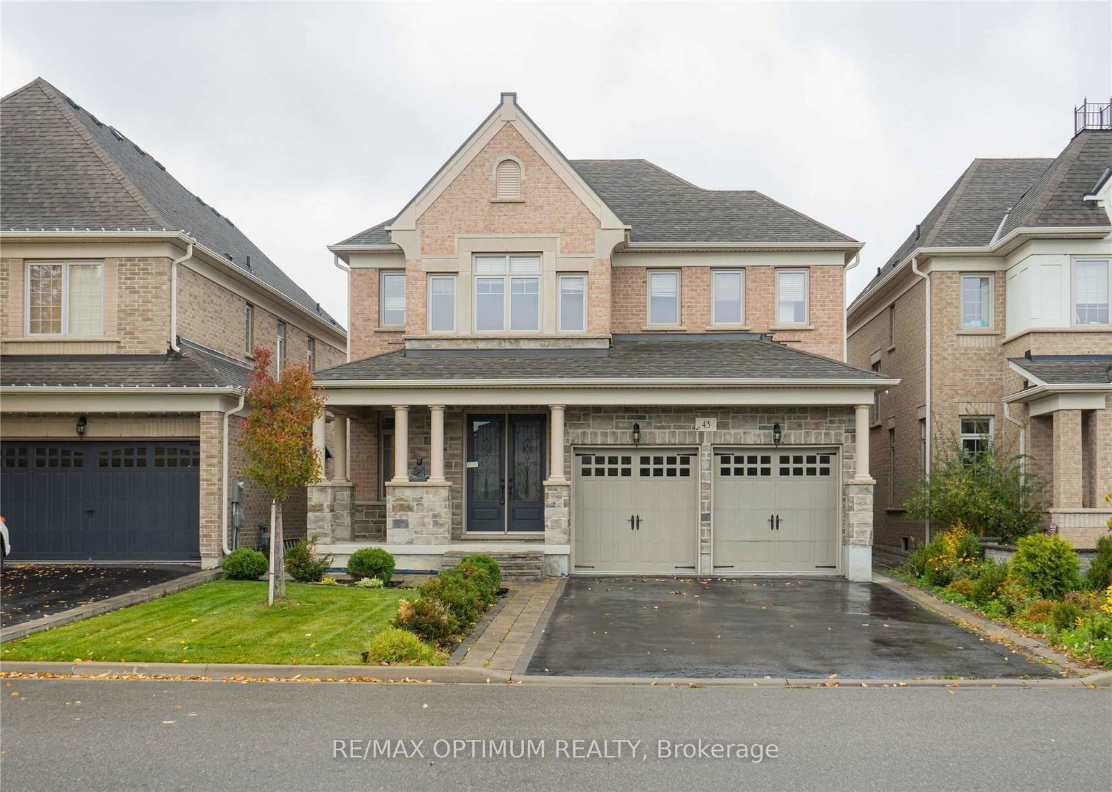 43-legendary-circle-brampton-ontario-w13013988