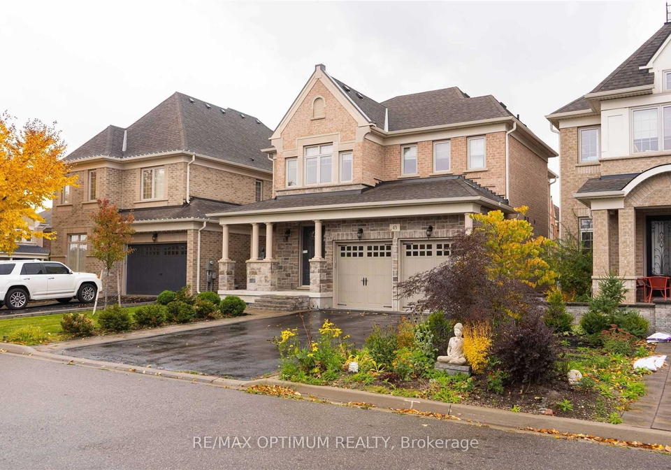 43-legendary-circle-brampton-ontario-w13013988