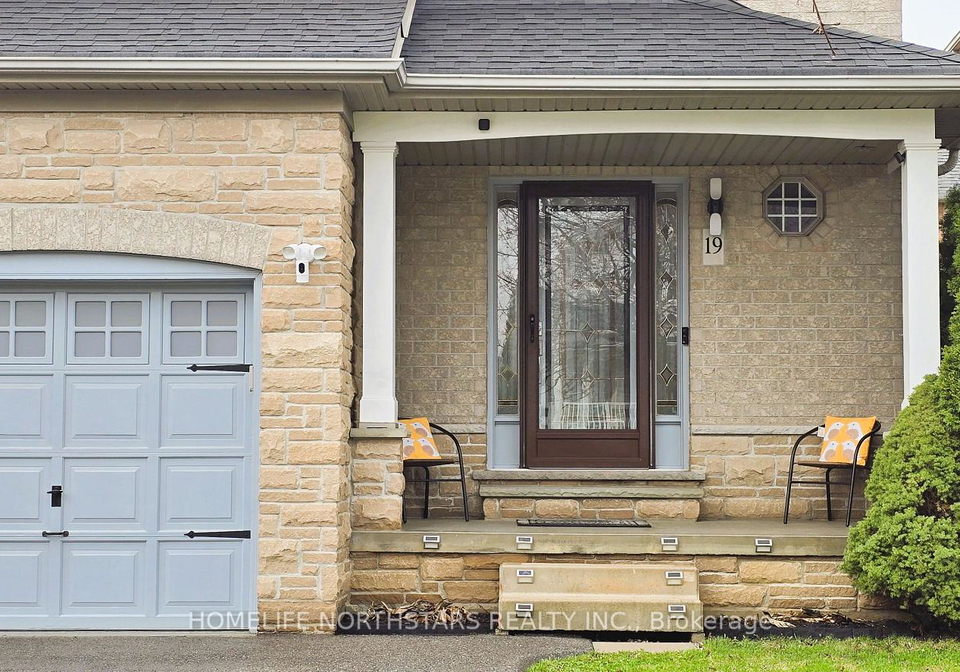 19-stable-gate-brampton-ontario-w13014052