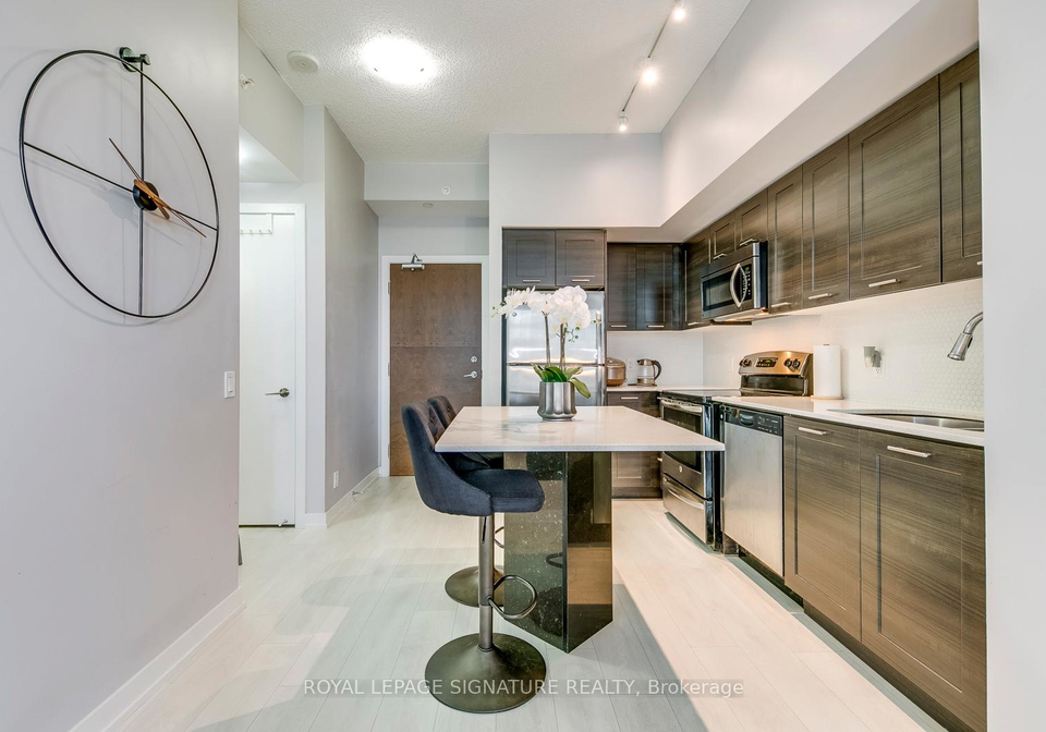 2212-lake-shore-boulevard-w-etobicoke-ontario-w13014776