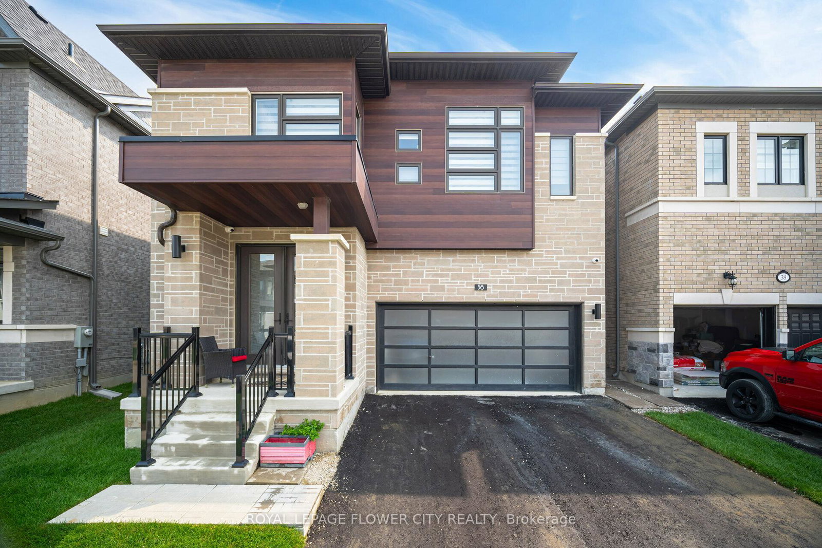36-icon-street-s-brampton-ontario-w13015034