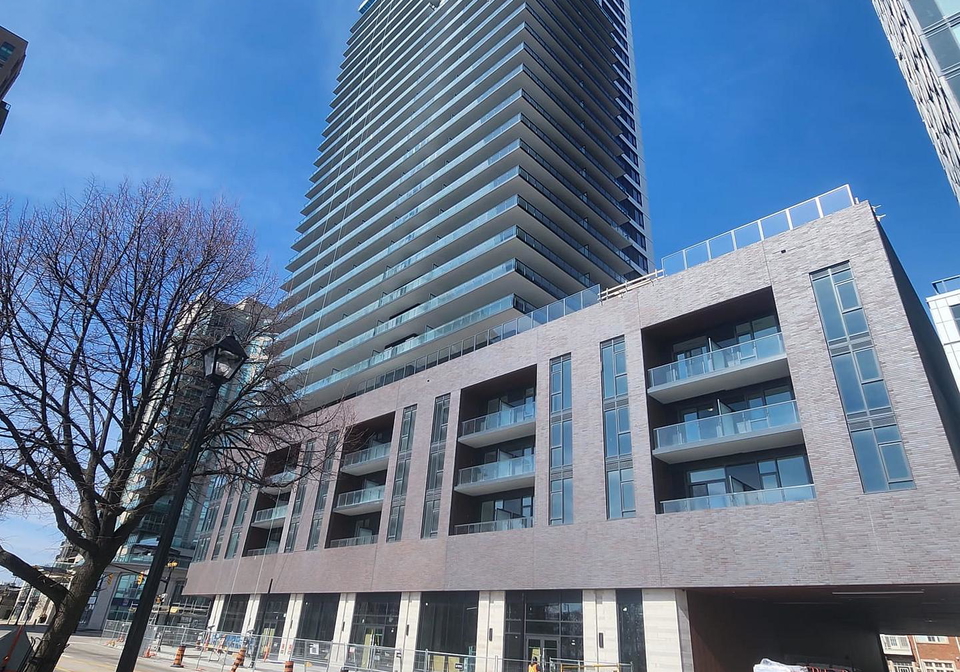 2075-lakeshore-road-burlington-ontario-w13015346