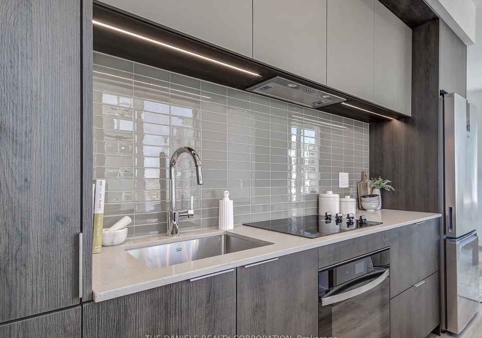 395-square-one-drive-mississauga-ontario-w13015348
