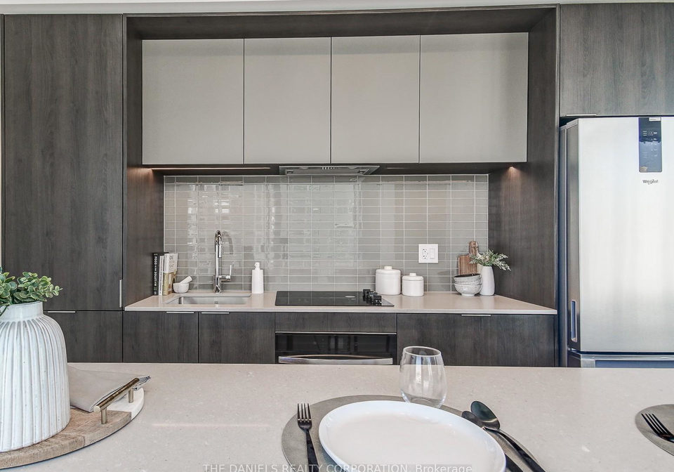 395-square-one-drive-mississauga-ontario-w13015348