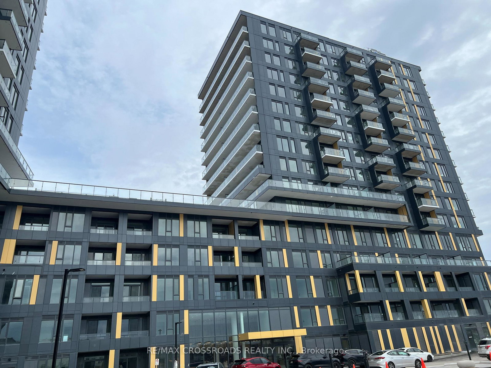 4878-powers-common-burlington-ontario-w13016234