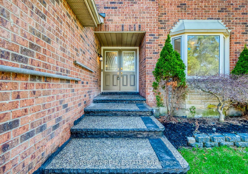 4020-melfort-crescent-mississauga-ontario-w13016876