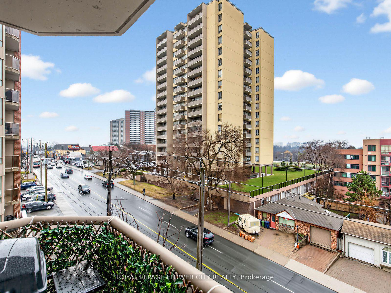 2088-lawrence-avenue-w-north-york-ontario-w13017668